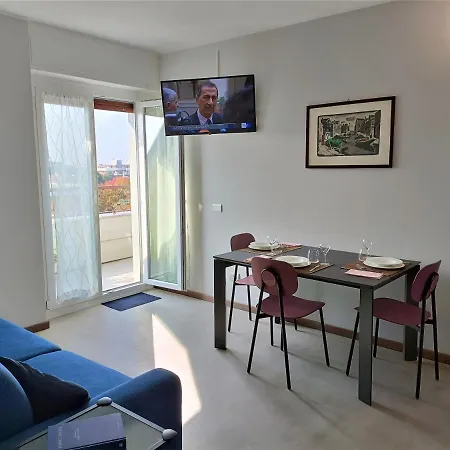 Trilo Busto Skyline Apartman *