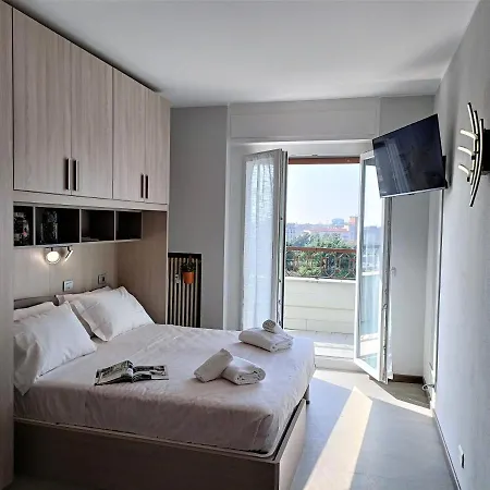 Trilo Busto Skyline Apartman *